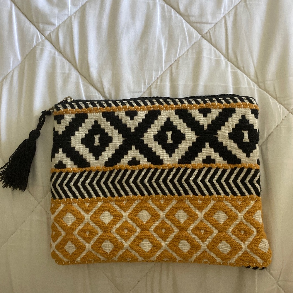 2Chic clutch